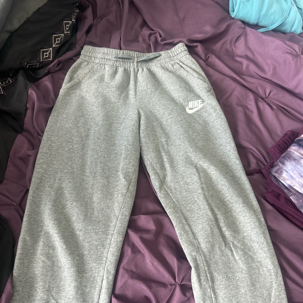 grey nike sweatpants